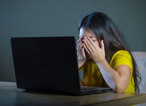 இணையத்தில் சிறுவர்களுக்கு பாலியல் துன்புறுத்தல்